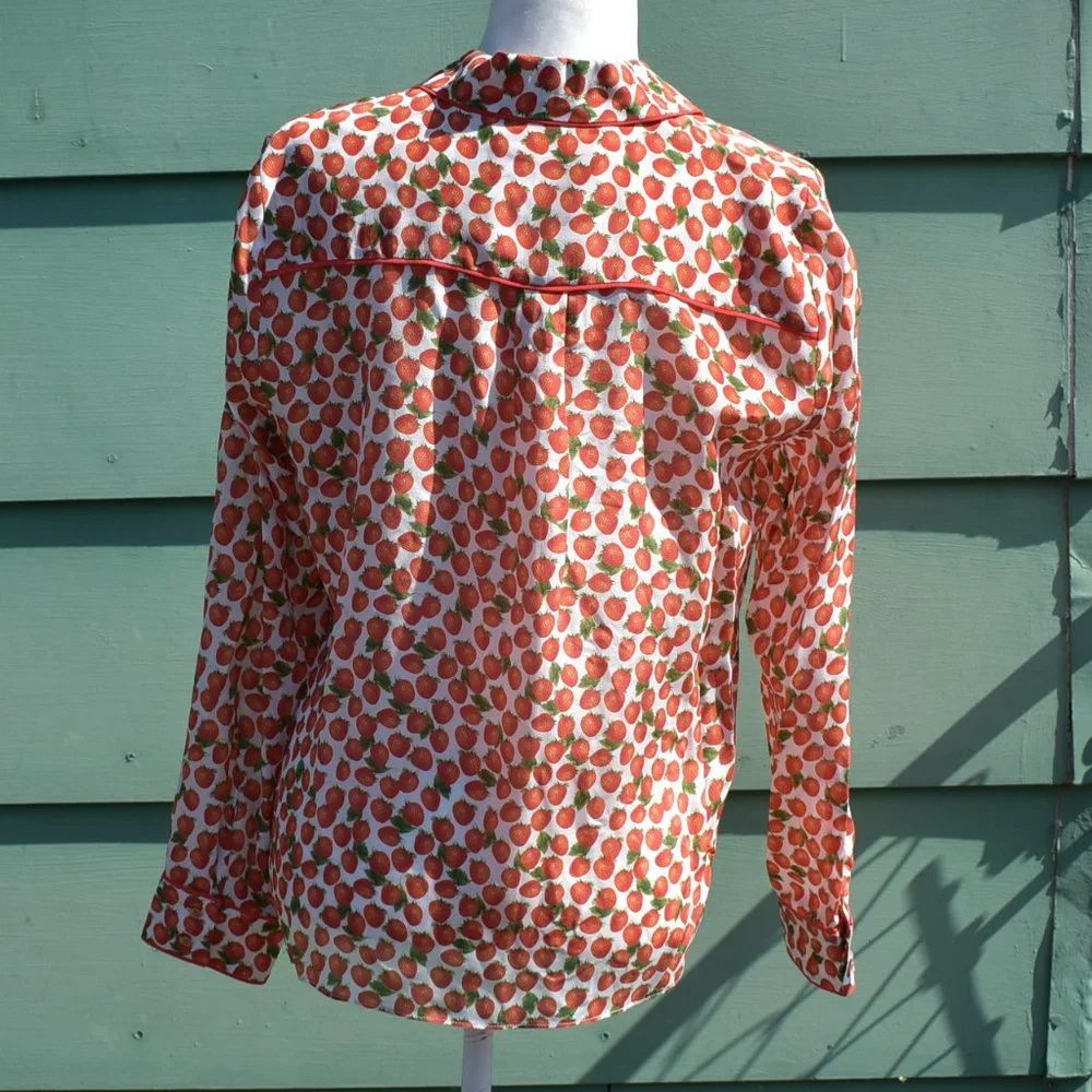 Alice + Olivia | Willa Placket Top (Strawberry Jam Soft White) - Picture 5 of 15